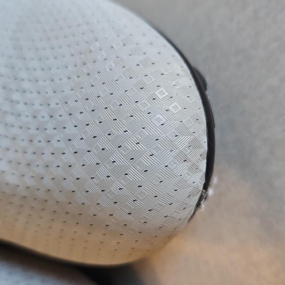 DSG Soccer Cleats - Picture 3 of 12